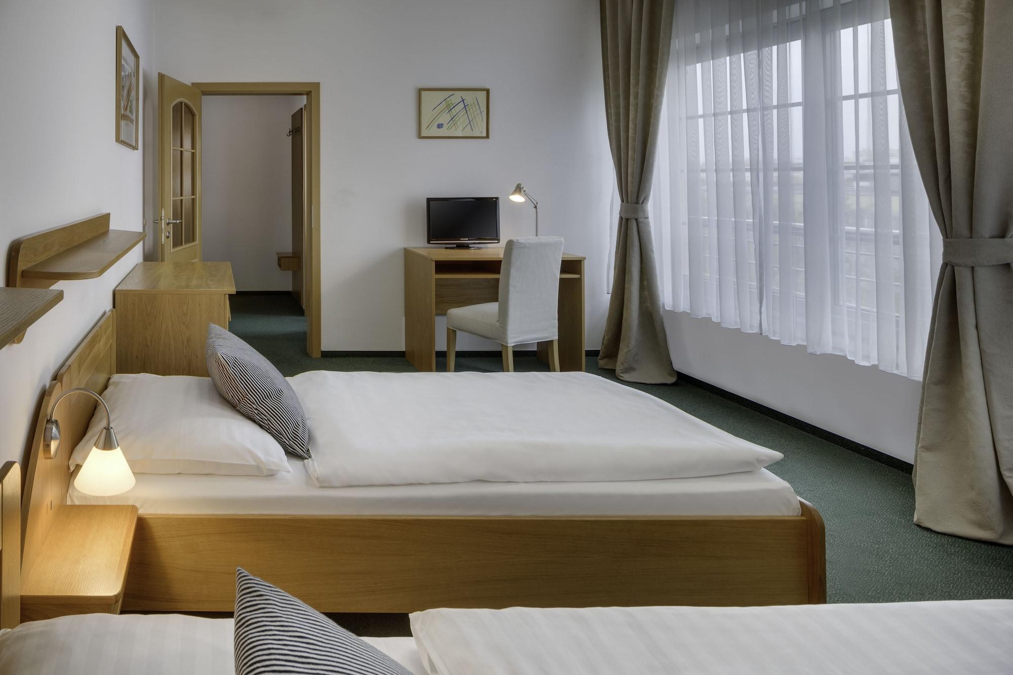 Hotel Oya Prague Ngoại thất bức ảnh